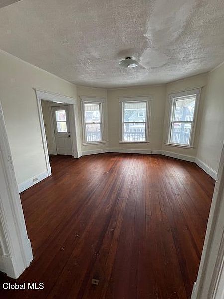 4th image of 1111 Parkwood Boulevard