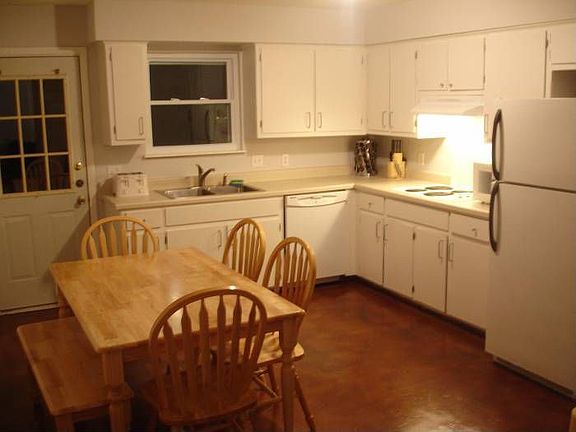 4th image of 1600 Villa Cv