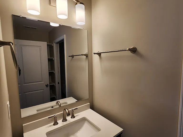 525 W Jennings St #B — Photo 10