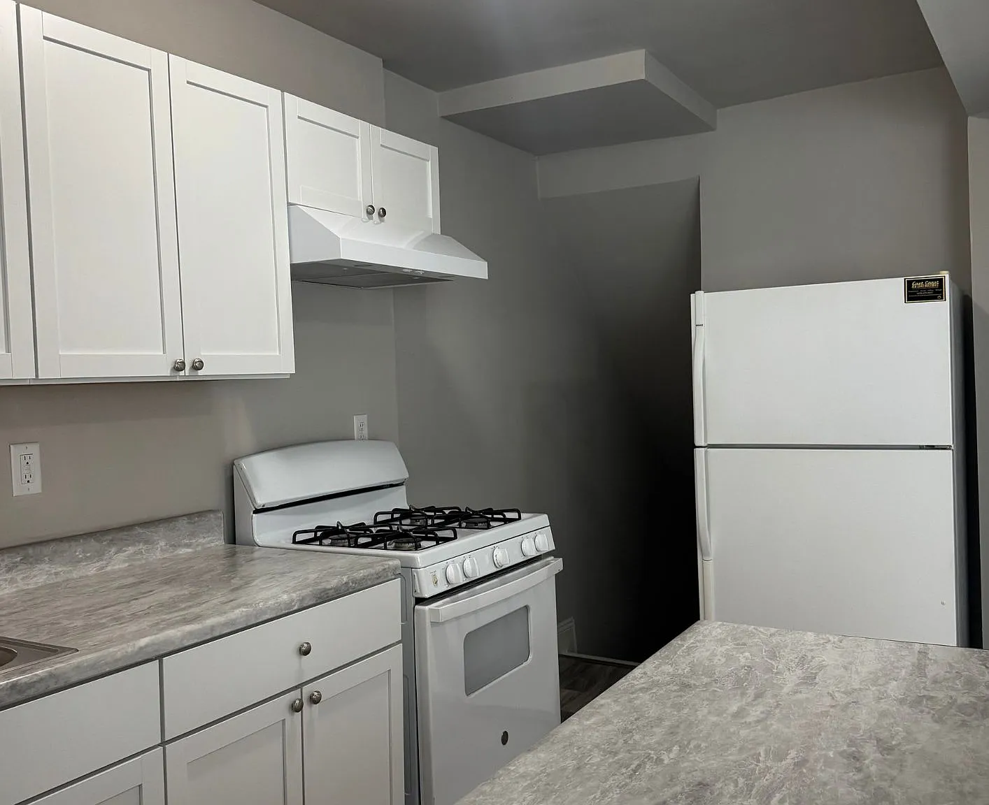 4 bed, $1,975 — Photo 2