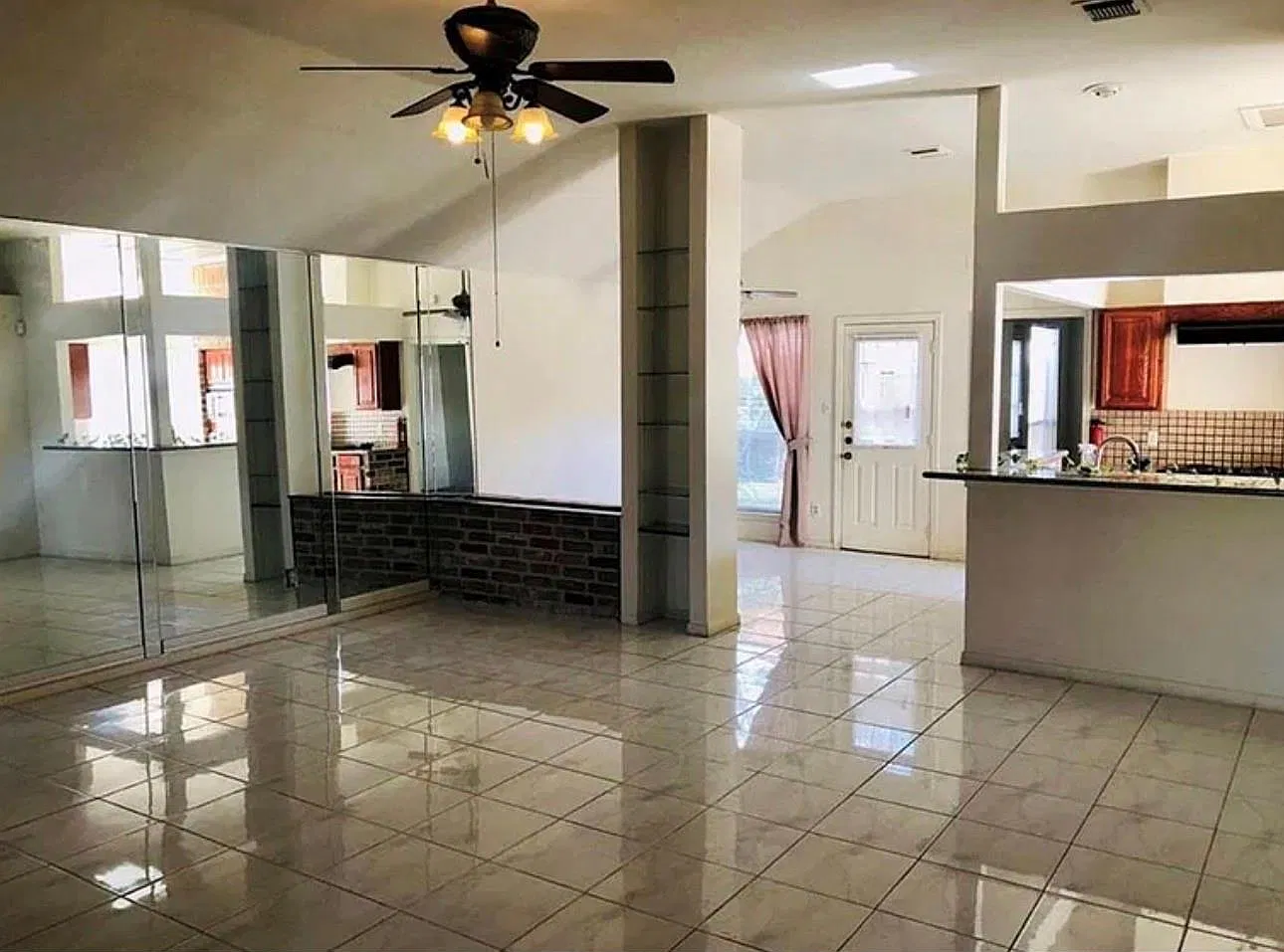 3 bed, 2.0 bath, 1572 sqft, $1,675 — Photo 2