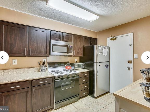 2nd image of 1300 Army Navy Dr APT 1025