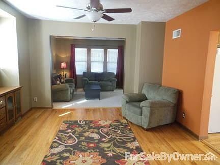 5th image of 2831 S 32nd St