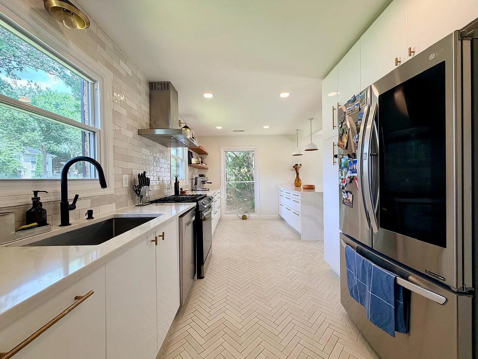 4 bed, 2462 sqft, $4,600 — Photo 3