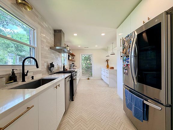 3rd image of 12904 Missionwood Way