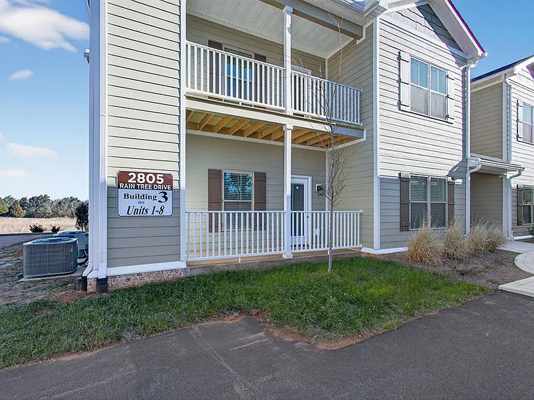 2805 Raintree Dr — Photo 2