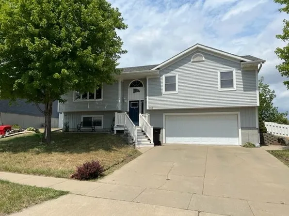 651 Augusta Cir, Yankton, SD 57078