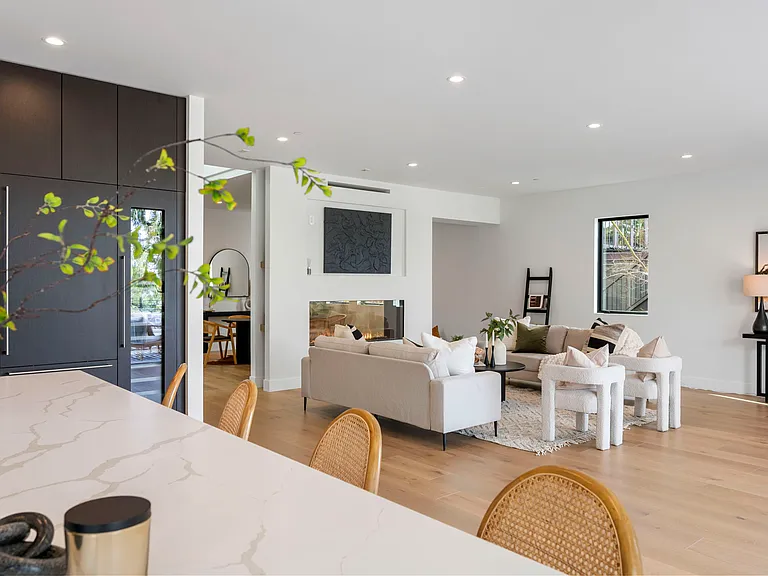 5883 Margarido Dr — Photo 15