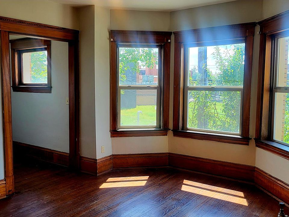 Spacious and well light master bedroom with small den and bathroom directly off the bedroom