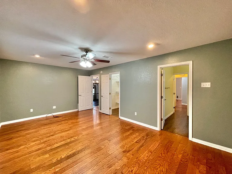215 Lhr Ln — Photo 14