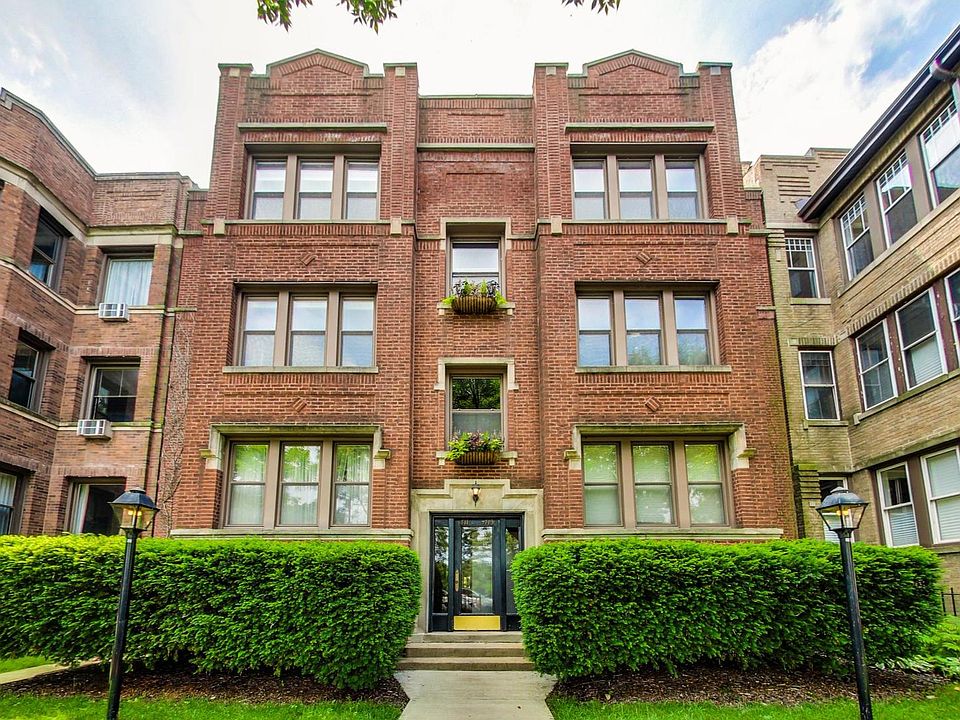 1st image of 711 W Montrose Ave #2E