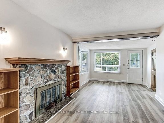 3rd image of 78 Stuart St