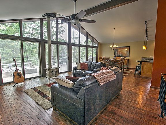 4th image of 7945 Hickory Hill Ln