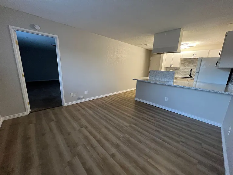 Raintree Apartments — Photo 20