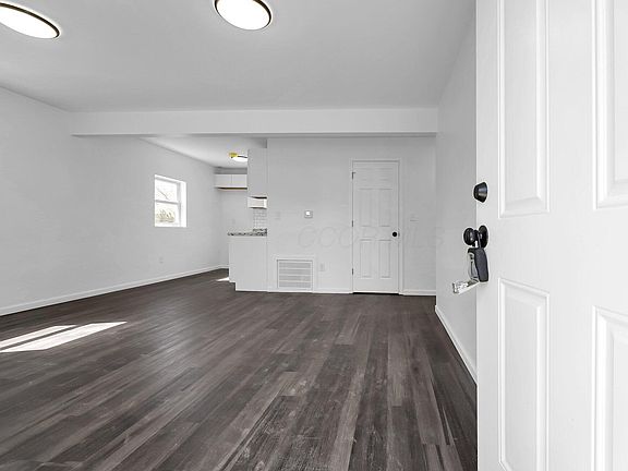 4th image of 2771 Grasmere Ave