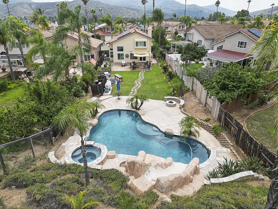2nd image of 12152 Via Hacienda