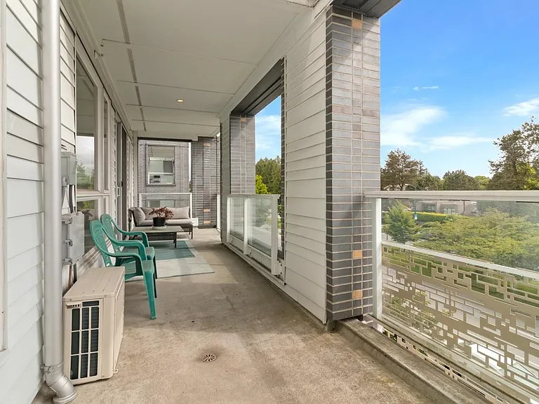 6677 Cambie St #310 — Photo 9