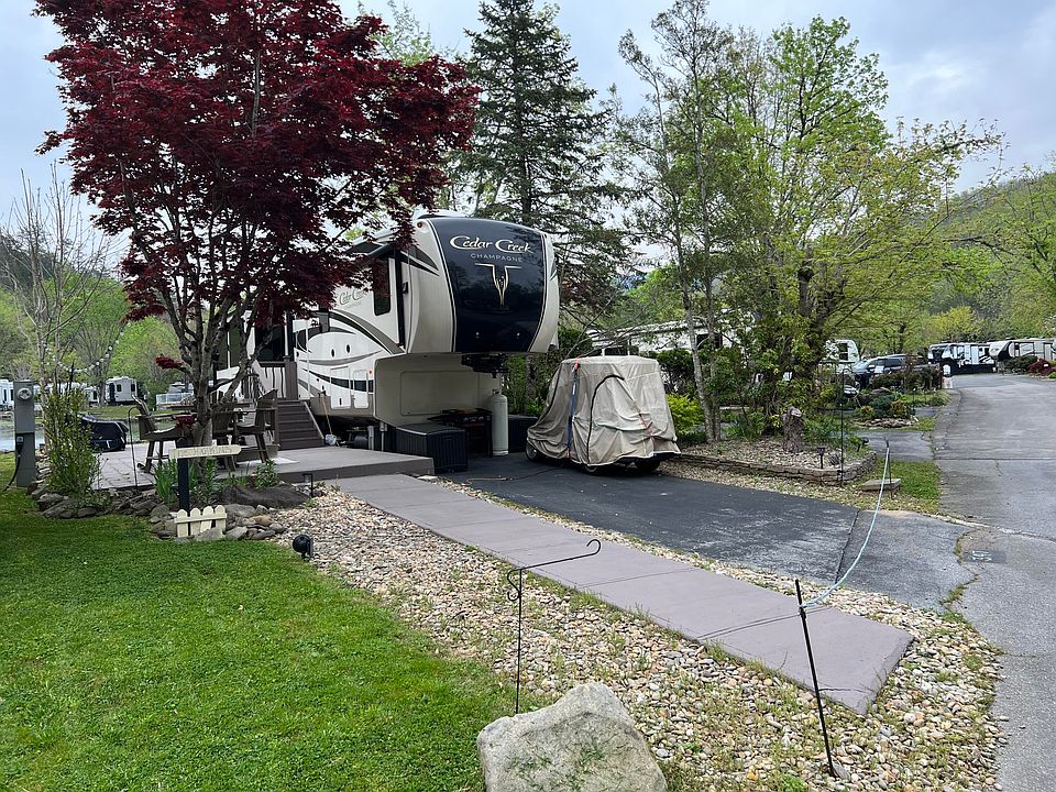 1st image of 4229 E Pkwy #347