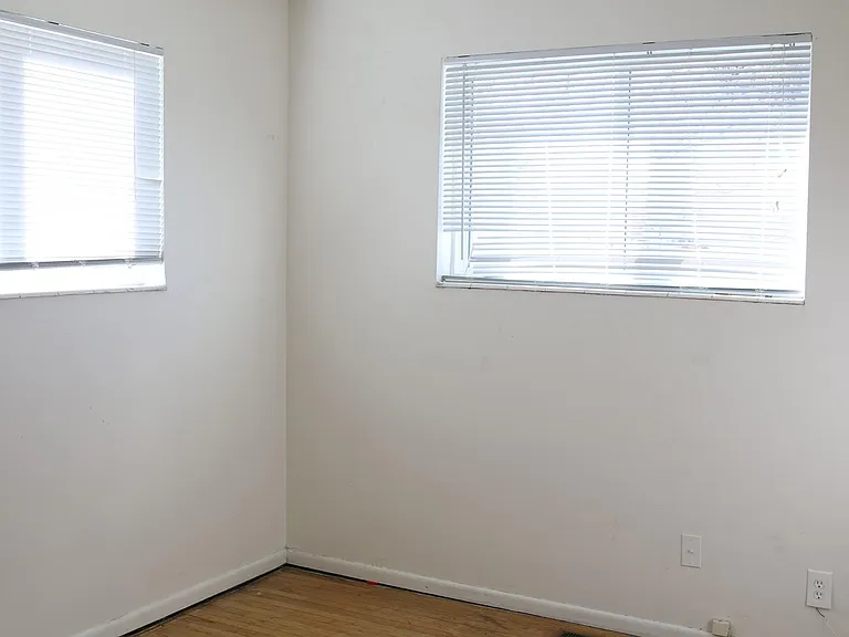 330 N 1020 E — Photo 9
