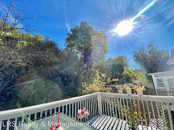 4th image of 1122 N Beverly Glen Blvd
