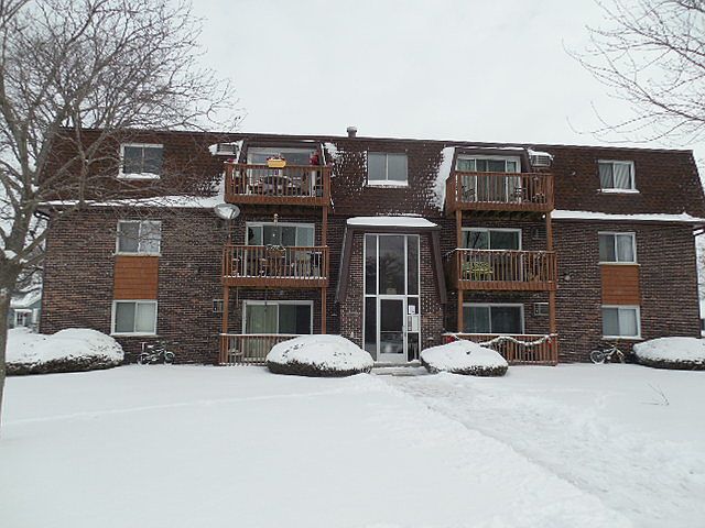 2nd image of 19300 S Wolf Rd #3