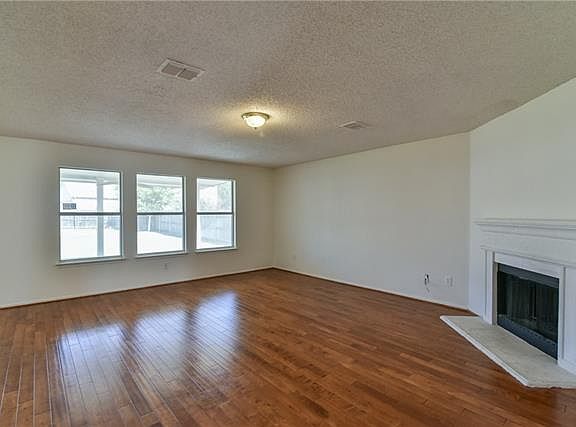 3rd image of 2305 Montego Dr