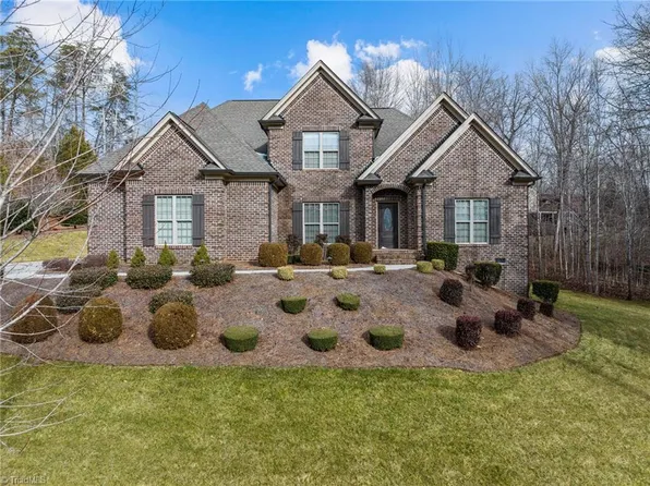 8444 Alice Player Dr, Oak Ridge, NC 27310