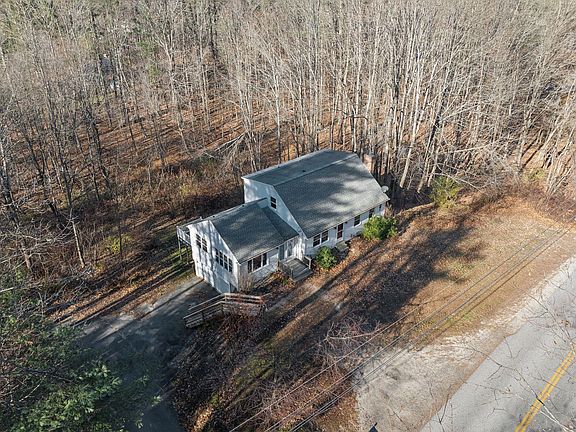 4th image of 8 Dutton Hill Road