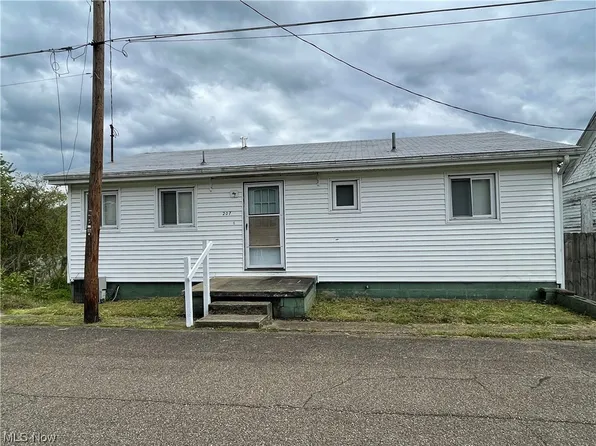 207 Front St, Matamoras, OH 45767