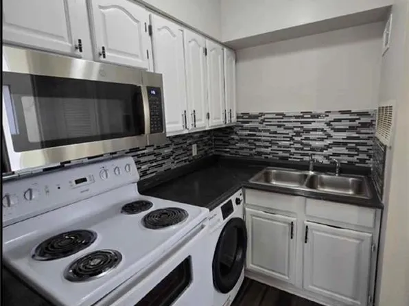 15208 Bellaire Ave, Grandview, MO 64030