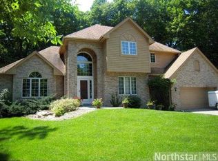 551 Shadowmere Dr, Chanhassen, MN 55317
