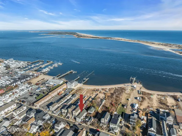 48 5th St, Highlands, NJ 07732