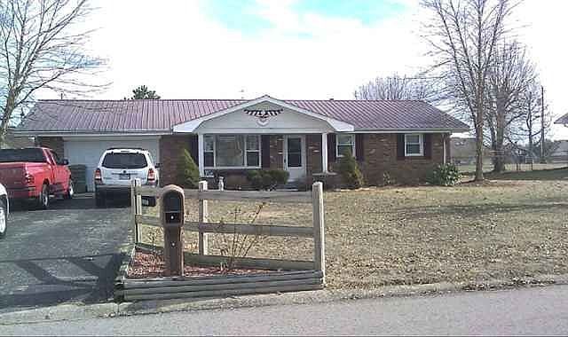 2nd image of 201 Claudie Ave