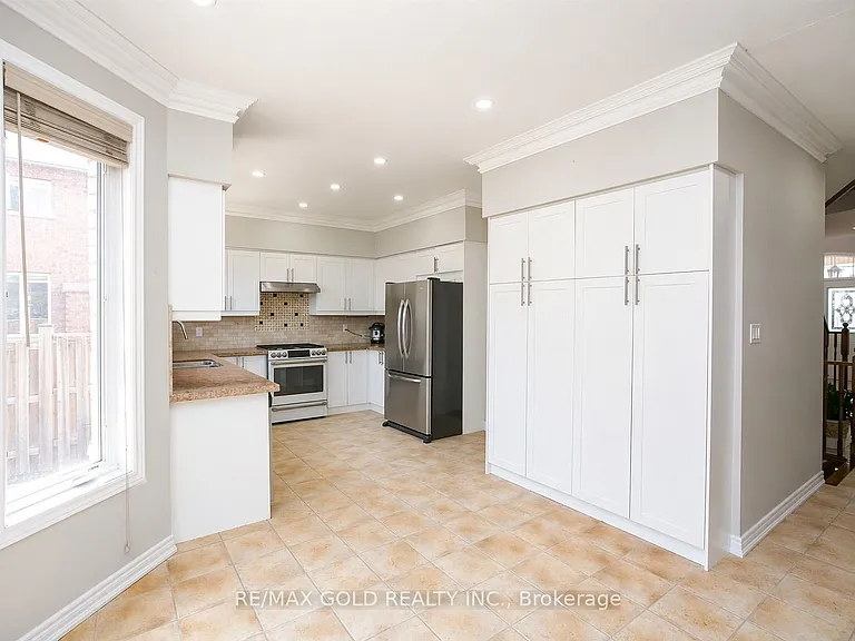 26 Hellyer Ave — Photo 9