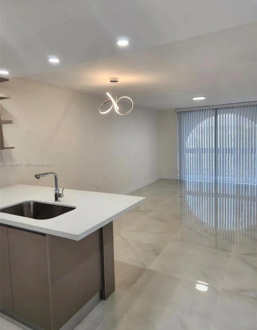 9440 Fontainebleau Blvd — Photo 2