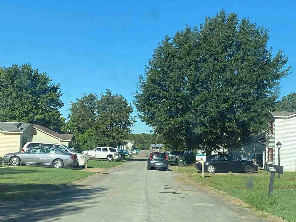 2nd image of 704 Jill Ln