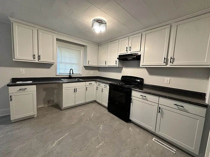 1300 Westwood St — Photo 5