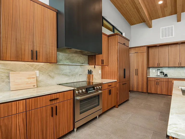203 W Shoreline Ln — Photo 10