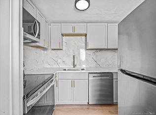 98 Carlton St APT 201, New Britain, CT 06053