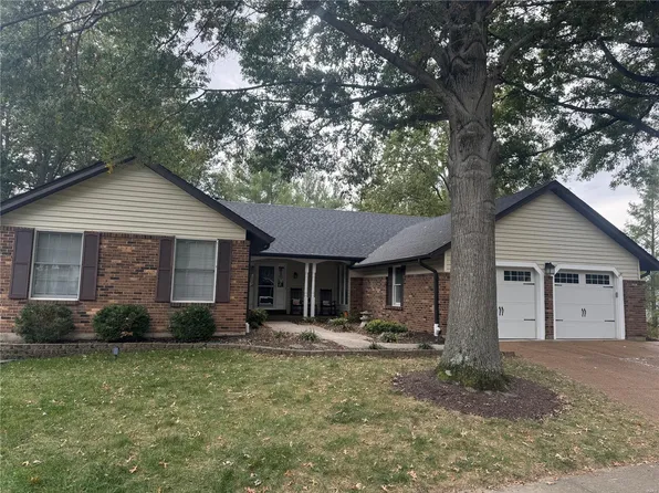 766 Galway Dr, Ballwin, MO 63021