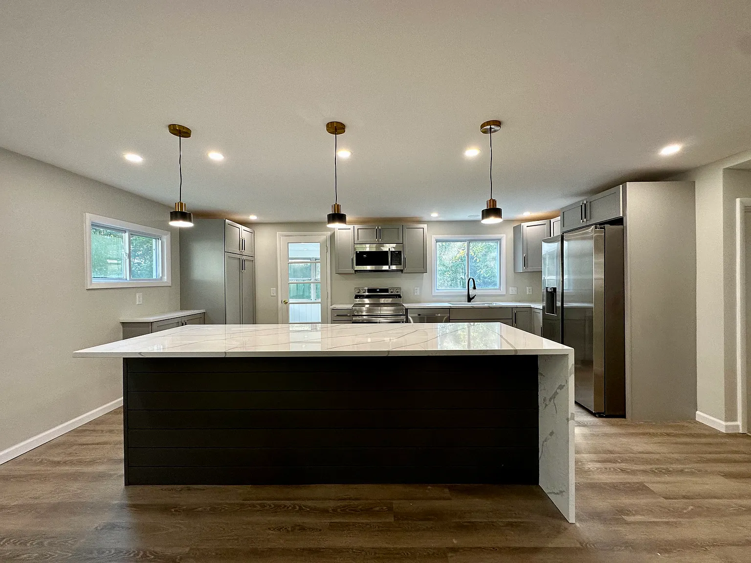 3 bed, 1416 sqft, $2,600 — Photo 1