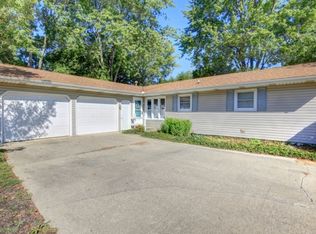 814 Robert Webb Dr, Monticello, IL 61856