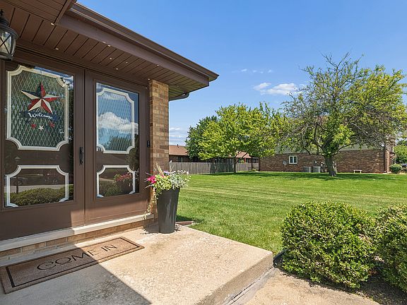 3rd image of 893 Meadow Ridge Ln #0