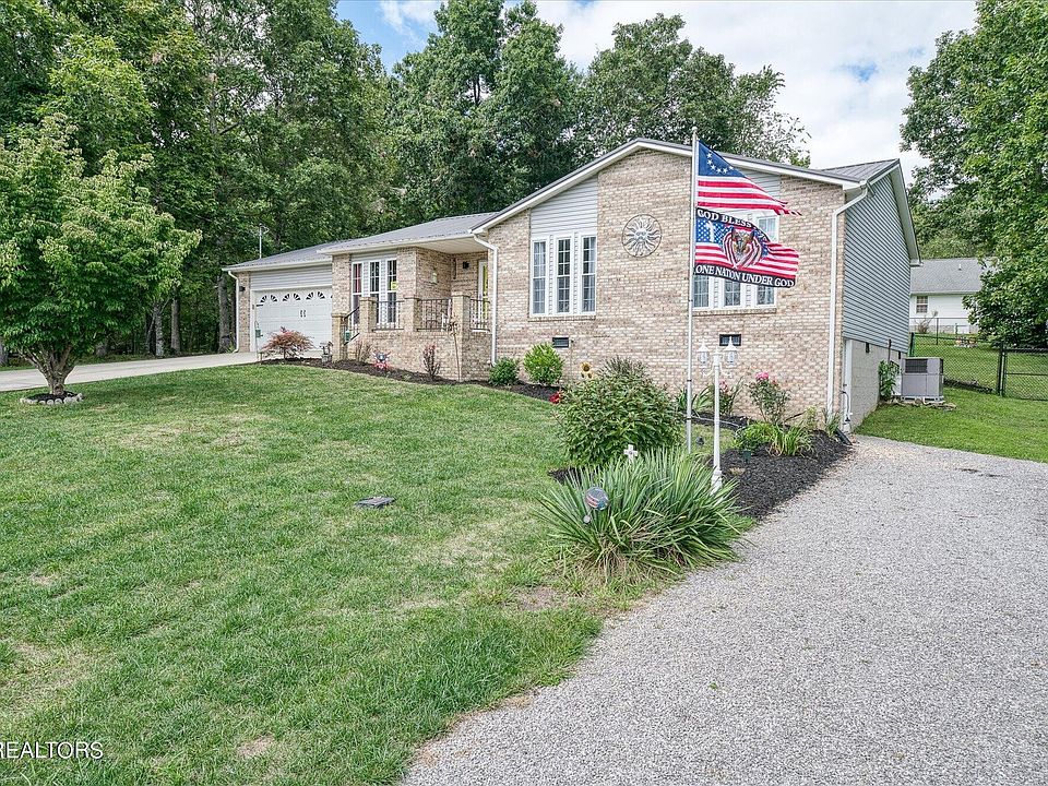 1st image of 121 Mena Ln