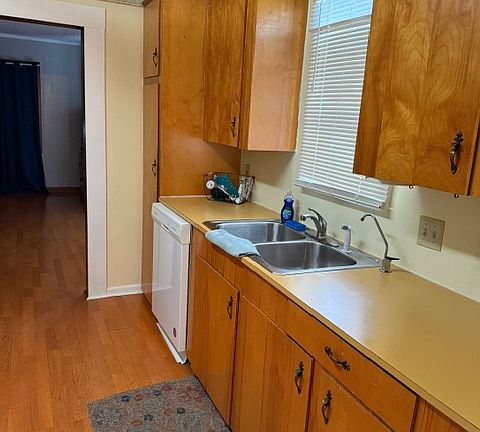 5th image of 242 Palm Ave