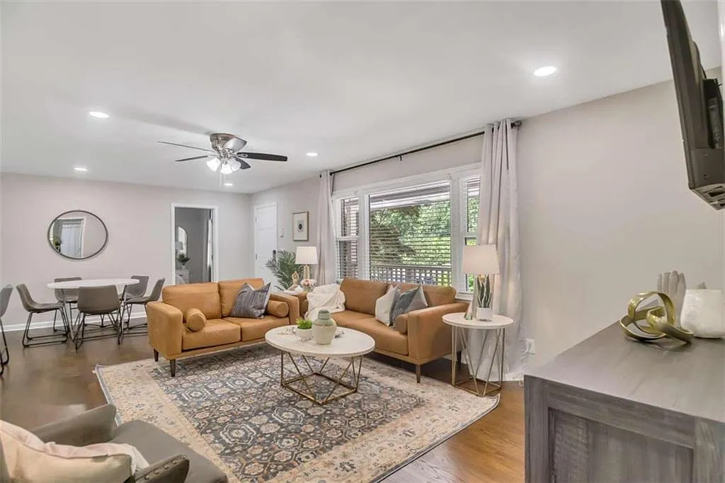 4 bed, 3.0 bath, $5,250 — Photo 2