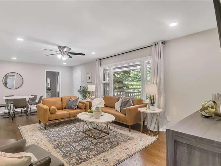 1386 Sandtown Rd SW — Photo 2