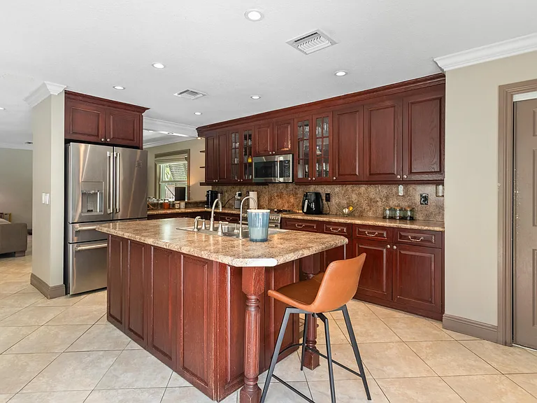 4050 NW 7th Ln — Photo 5