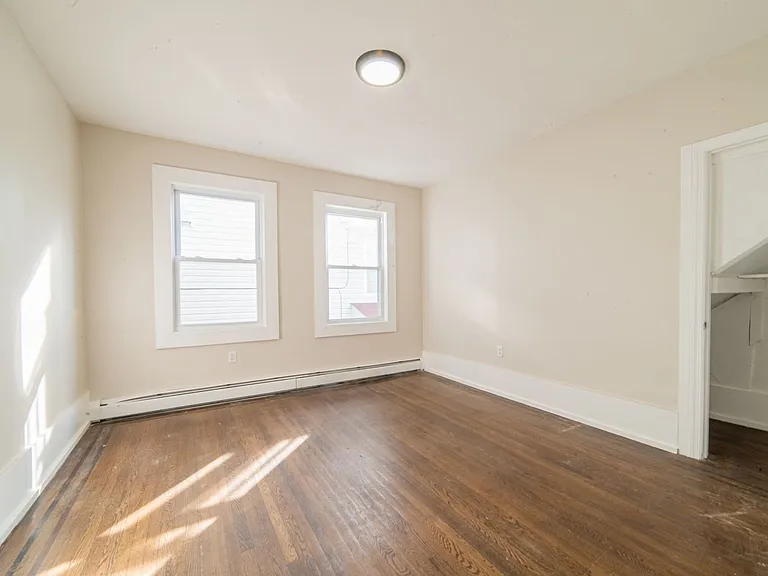 21 N Laclede Ave — Photo 4