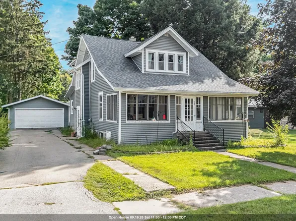 105 E Sumner St, Weyauwega, WI 54983